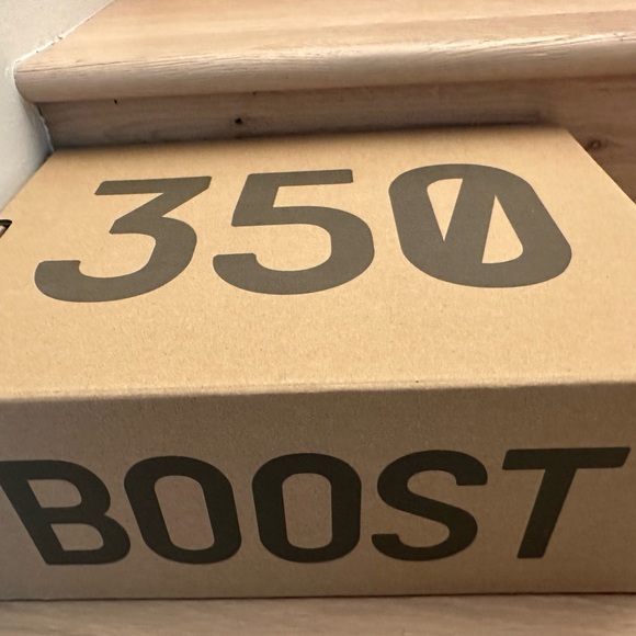 Adidas Yeezy Boost 350 V2 - Picture 6 of 8